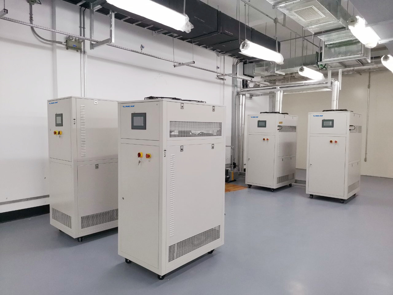 We are LNEYA, a manufacturer of chillers(images 1)